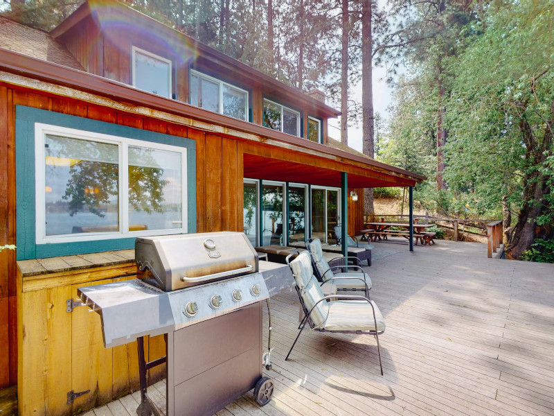 Picture of the Weeping Willow Cabin in Hayden, Idaho