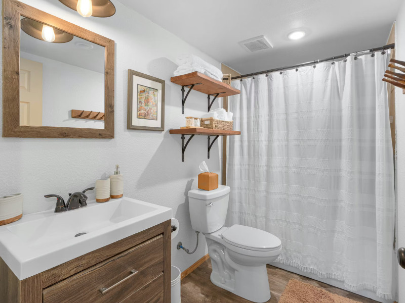 Picture of the Little Tooth Retreat - Little Cabin in Sandpoint, Idaho