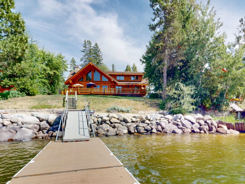 Picture of the Lakeside Lodge in Donnelly, Idaho