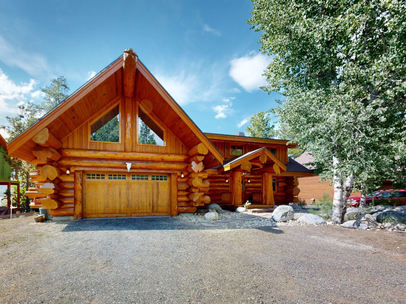 Picture of the Lakeside Lodge in Donnelly, Idaho