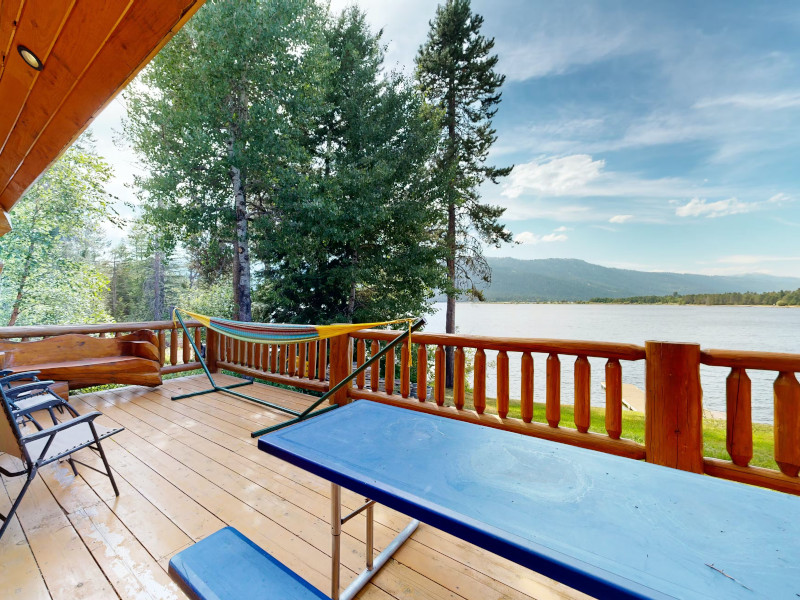 Picture of the Lakeside Lodge in Donnelly, Idaho