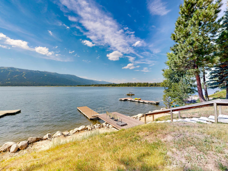 Picture of the Lakeside Lodge in Donnelly, Idaho