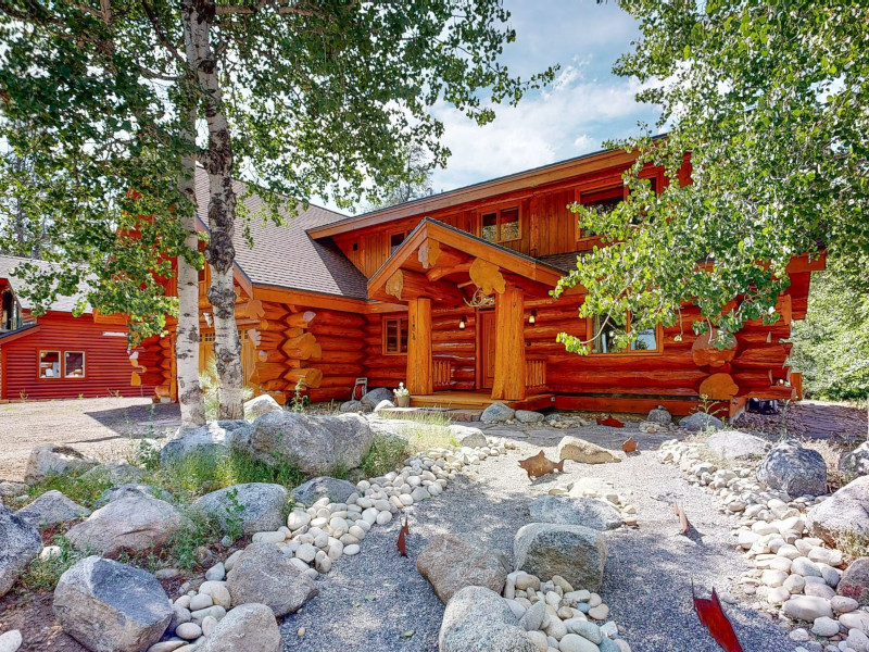 Picture of the Lakeside Lodge in Donnelly, Idaho