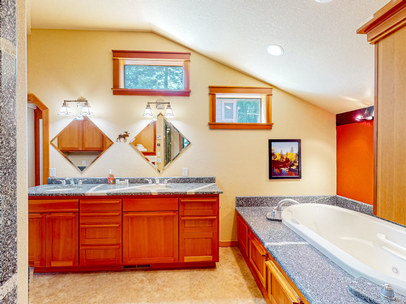 Picture of the Riley Creek Retreat - Laclede 104426 in Sandpoint, Idaho