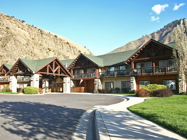 Salmon Rapids Lodge in Riggins, Idaho.