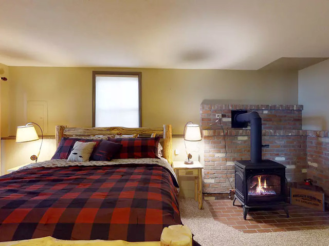 The Lazy Hound Lodge Cascade Idaho Vacation Cabin Rental