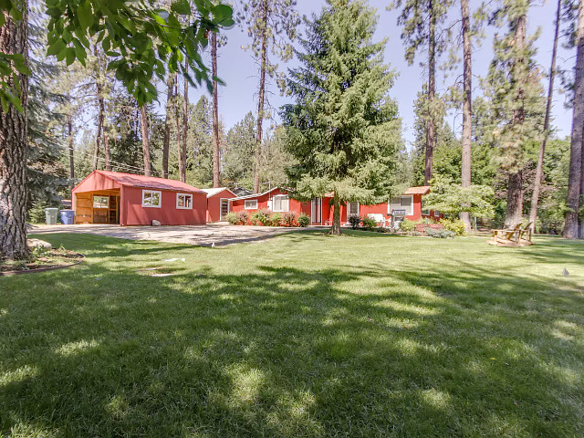 Hayden Lake Lost in the 60s Beach Bungalow in Hayden, Idaho.