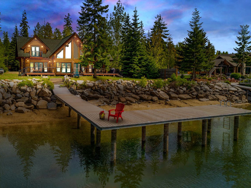 Antler Cove Lodge - Sagle in Sandpoint, Idaho.