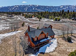 Cabins and Home Vacation Rentals in Donnelly & Tamarack Idaho