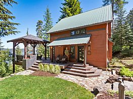 Cabins and Home Vacation Rentals in Harrison Idaho