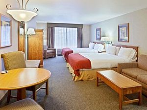 2 Queen w/Sofa Sleeper