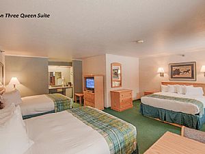 3 Queen Beds
