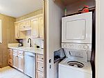 Washer/Dryer/Kitchen