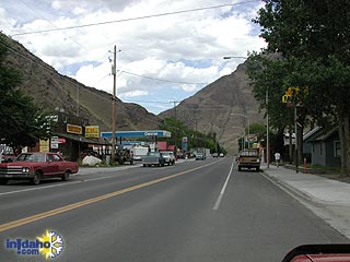 Downtown Riggins, © 2002 InIdaho.com