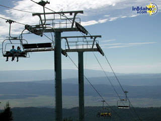 Brundage  Mtn Chair Lift, © 2002 InIdaho.com