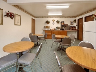 Super 8 Motel Moscow in Moscow, Idaho (1-800-844-3246)